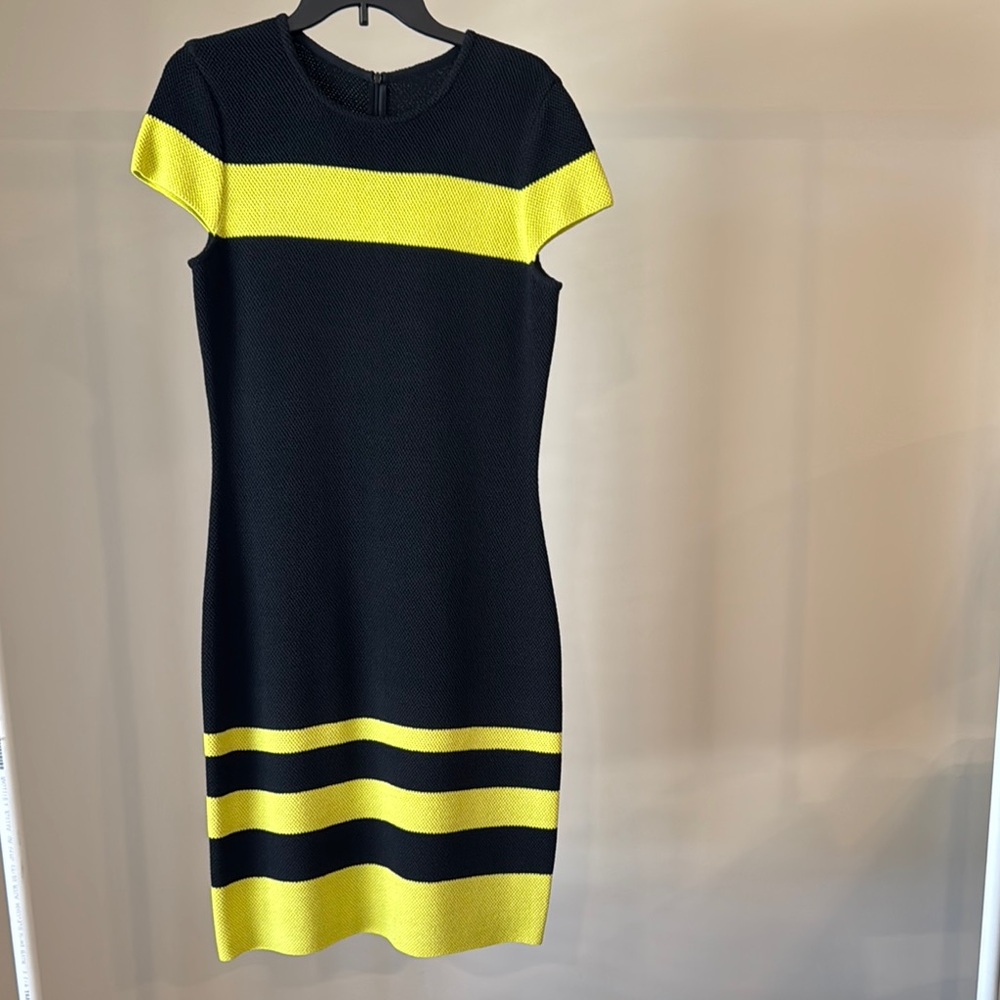St John Black and Chartreuse Striped Fitted Cap Sleeve Dress size 8